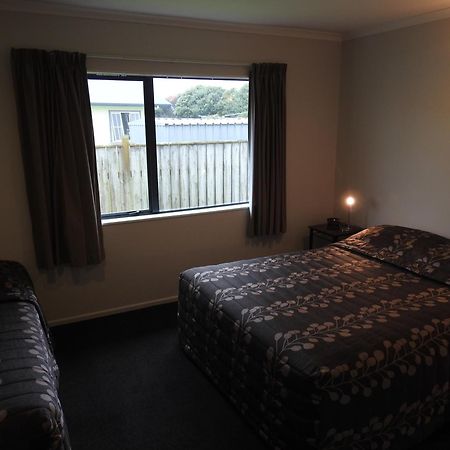 Tudor Lodge Motel Hawera Extérieur photo