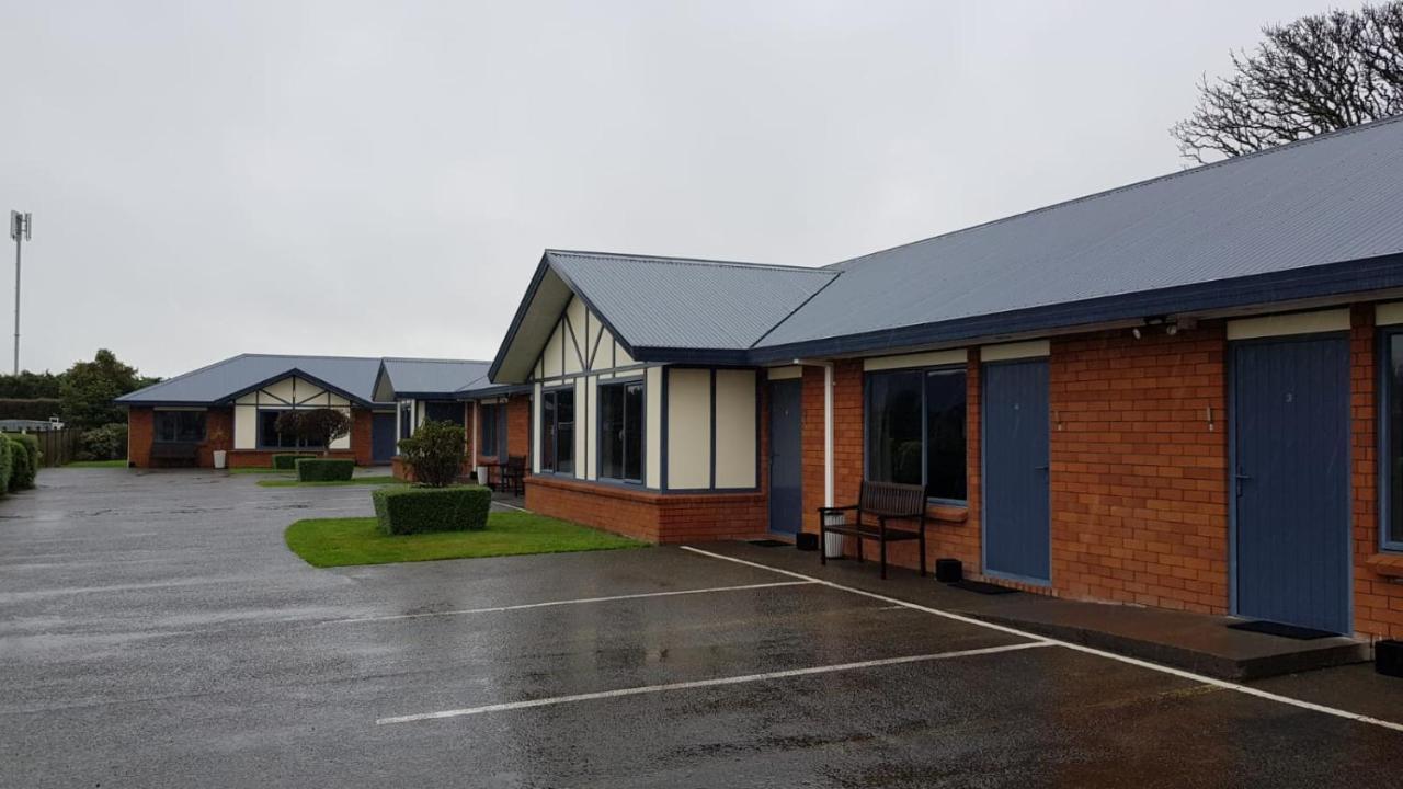 Tudor Lodge Motel Hawera Extérieur photo