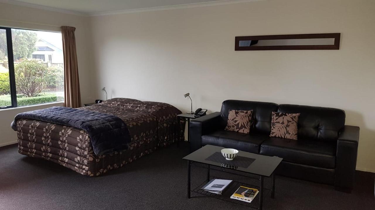 Tudor Lodge Motel Hawera Extérieur photo