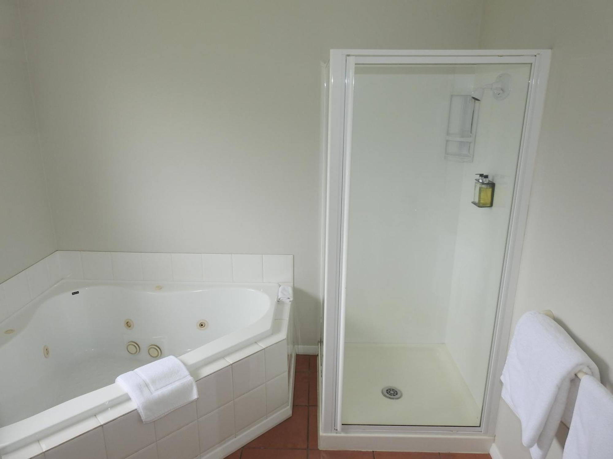 Tudor Lodge Motel Hawera Extérieur photo