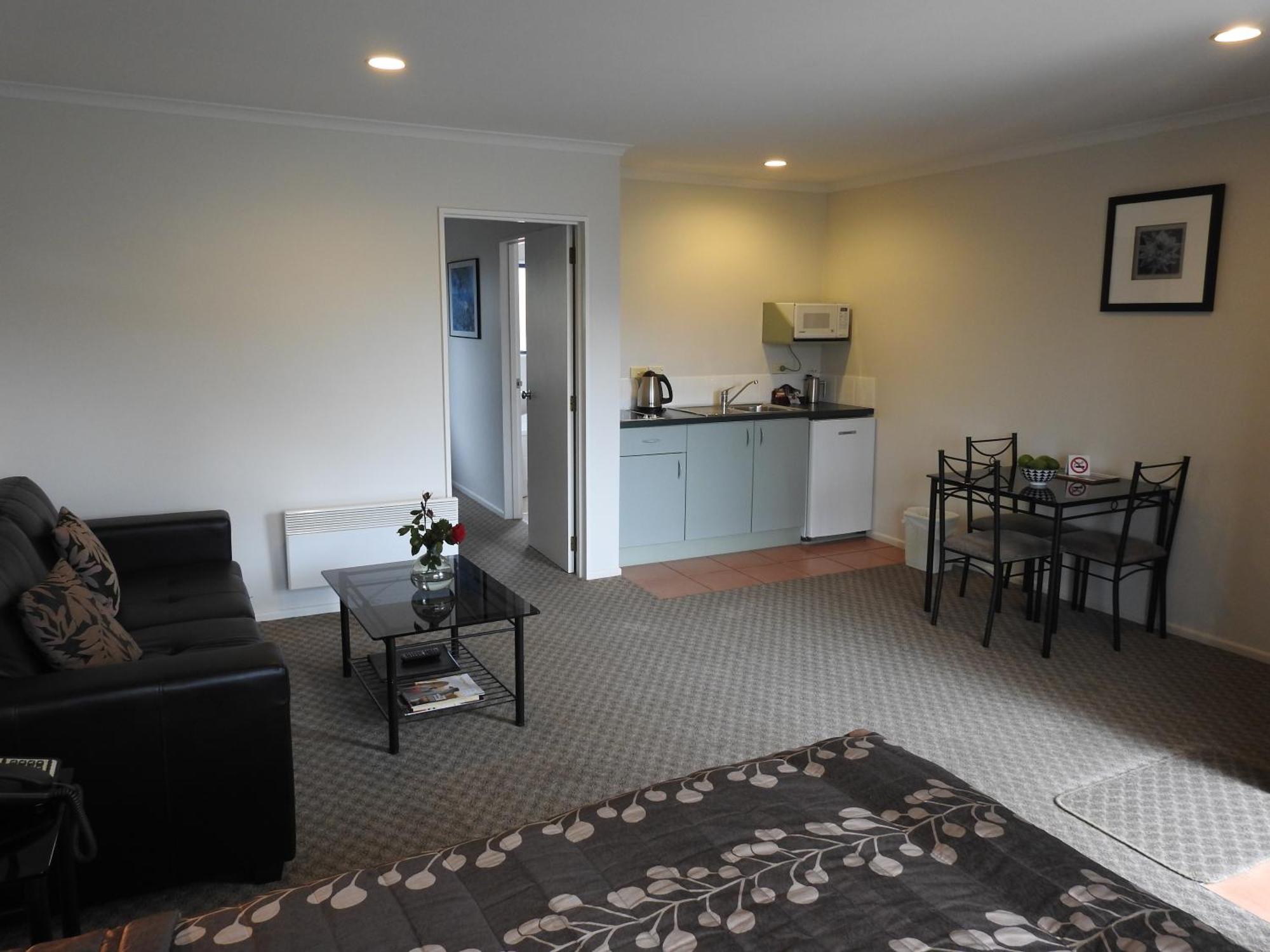 Tudor Lodge Motel Hawera Extérieur photo