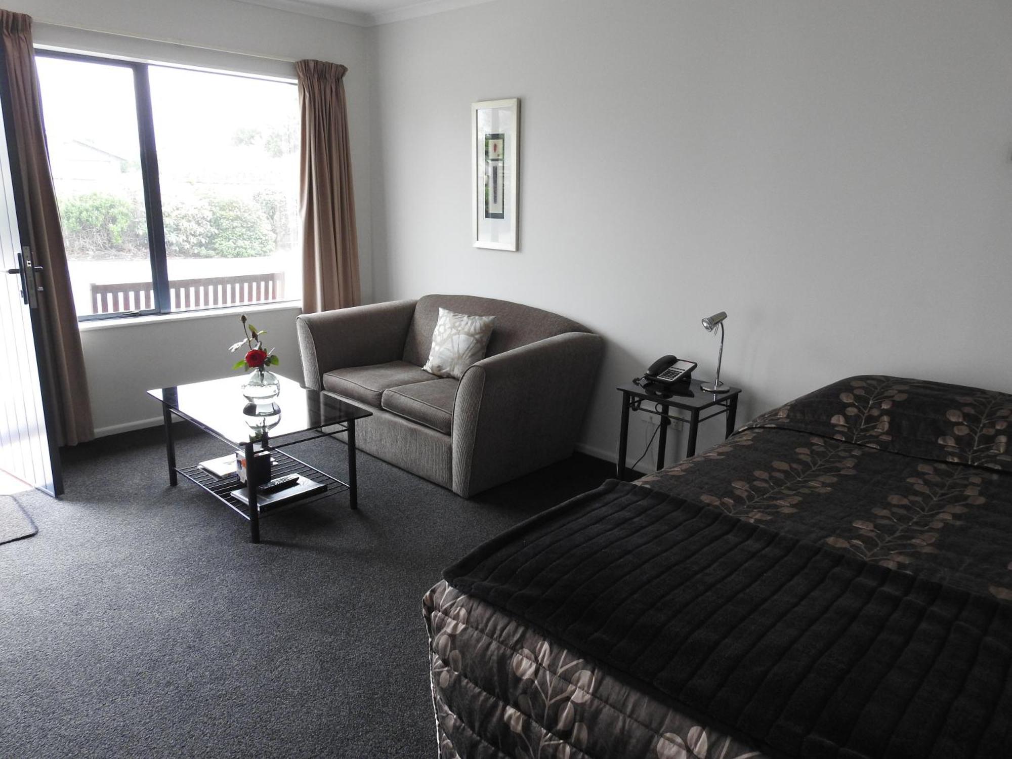 Tudor Lodge Motel Hawera Extérieur photo