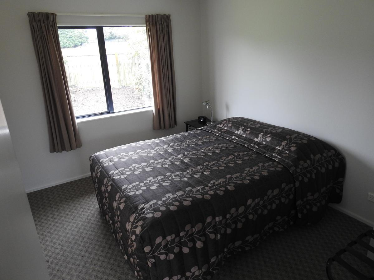 Tudor Lodge Motel Hawera Extérieur photo