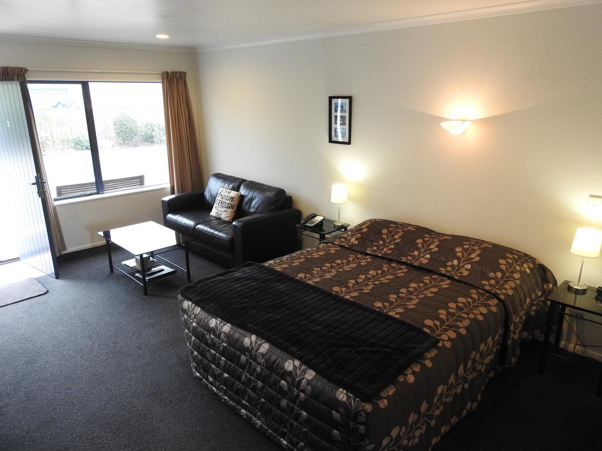 Tudor Lodge Motel Hawera Extérieur photo