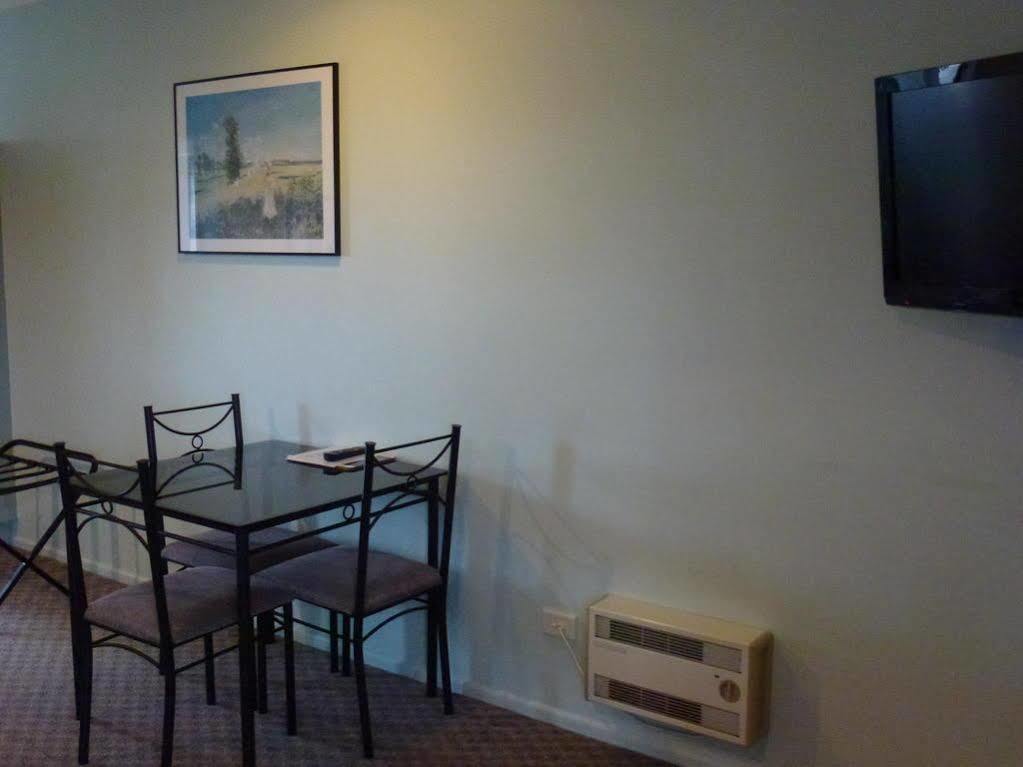 Tudor Lodge Motel Hawera Extérieur photo