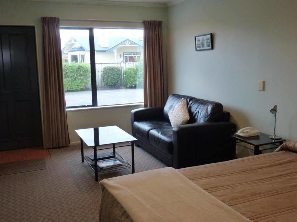 Tudor Lodge Motel Hawera Extérieur photo
