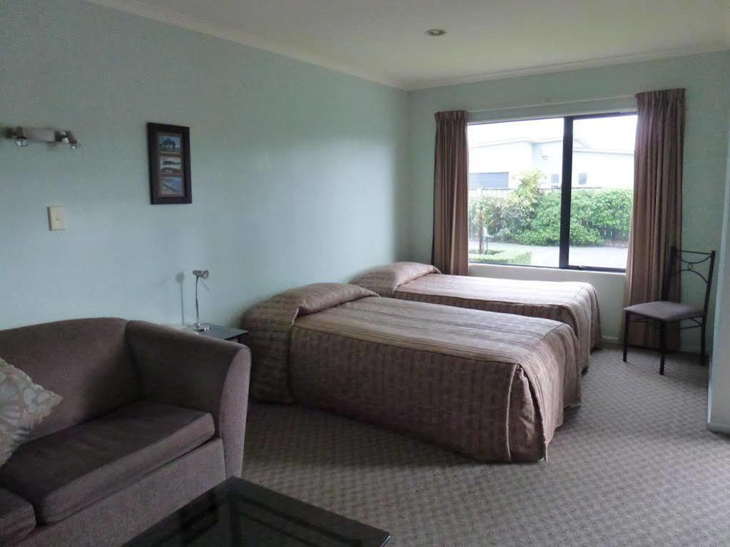 Tudor Lodge Motel Hawera Extérieur photo