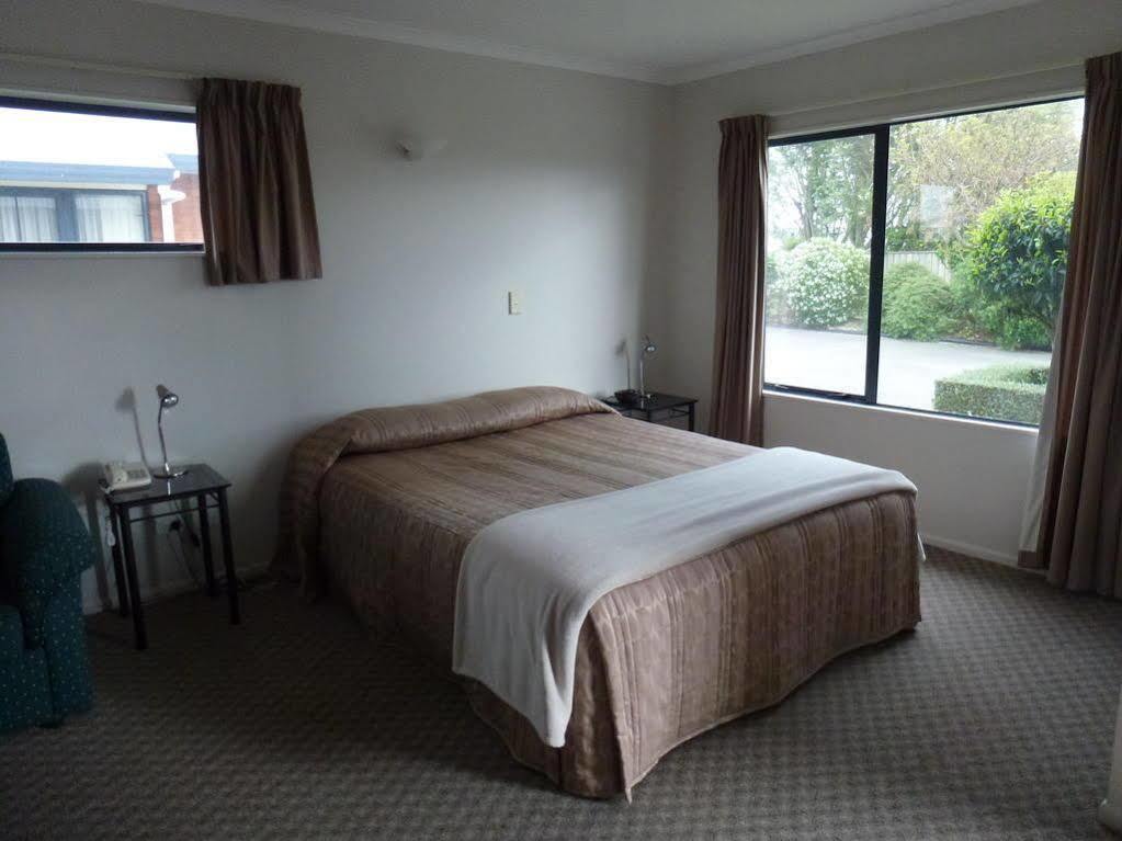 Tudor Lodge Motel Hawera Extérieur photo
