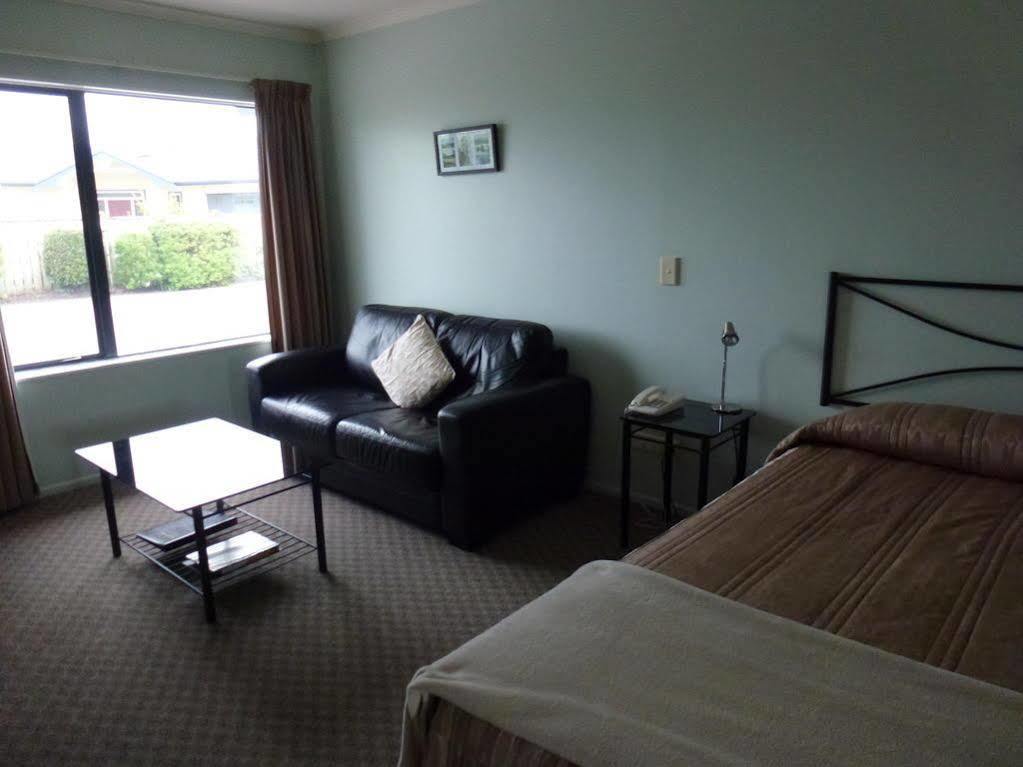 Tudor Lodge Motel Hawera Extérieur photo
