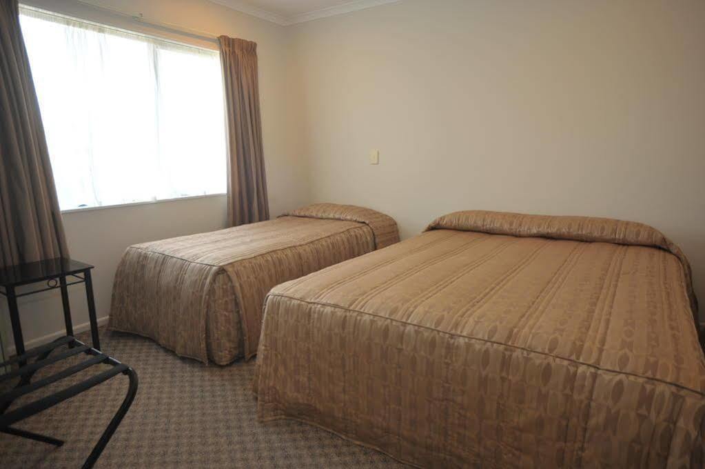 Tudor Lodge Motel Hawera Extérieur photo