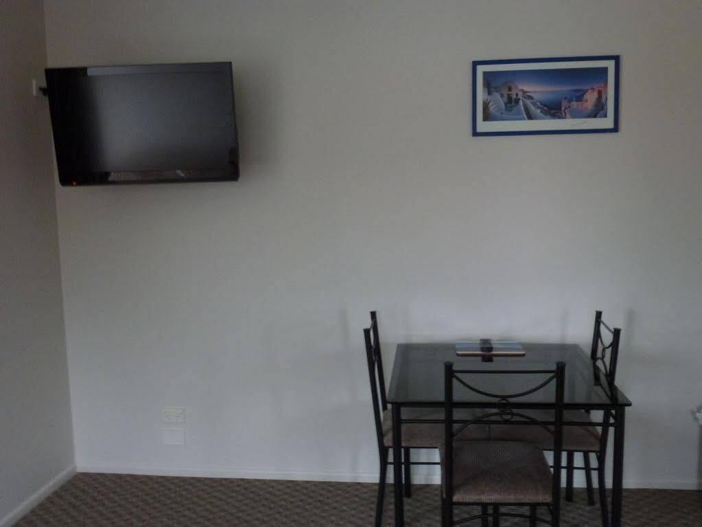 Tudor Lodge Motel Hawera Extérieur photo